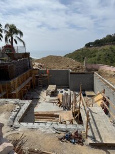 retaining wall form construction